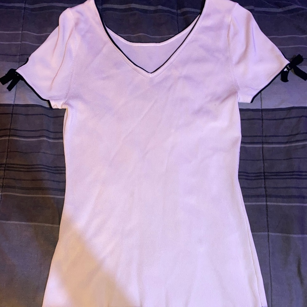 WHITE HOUSE BLACK MARKET: S white bow tie tee.